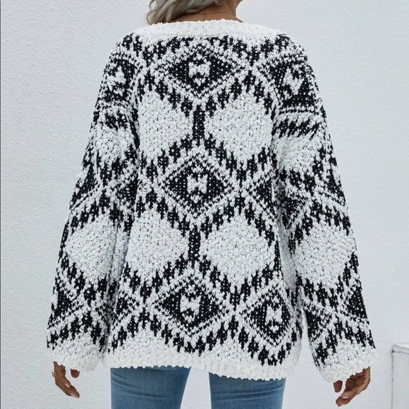 Boho print fuzzy sweater - Picture 3 of 11